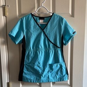 Cherokee Women's Teal and Black Short Sleeve Top